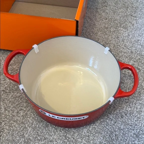 Le Creuset Flame Cherise Red Cookware Dutch Oven - Picture 2 of 5